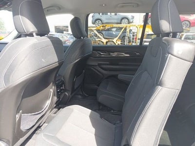 2023 Jeep Grand Cherokee L Laredo 4x2