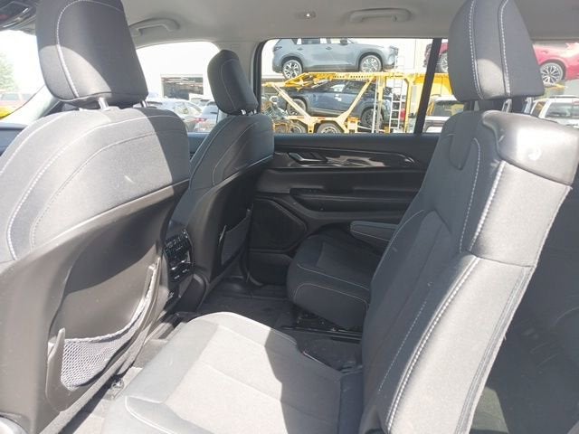 2023 Jeep Grand Cherokee L Laredo 4x2