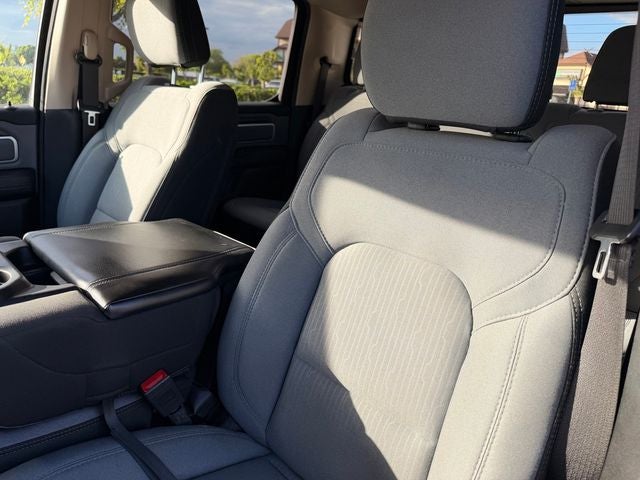 2020 RAM 1500 Big Horn Crew Cab 4x4 5'7' Box