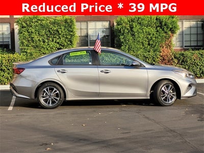 2023 Kia Forte LXS tech