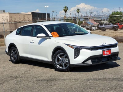 2025 Kia K4 LXS
