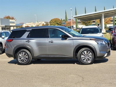 2024 Nissan Pathfinder S
