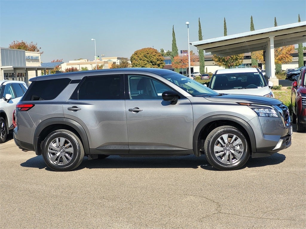 2024 Nissan Pathfinder S