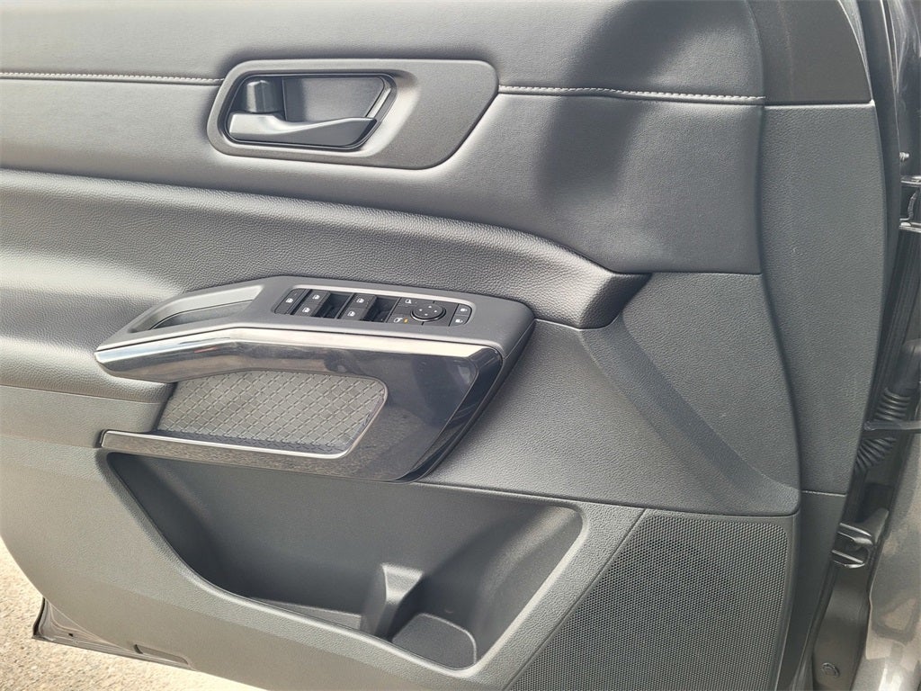 2025 Nissan Pathfinder S