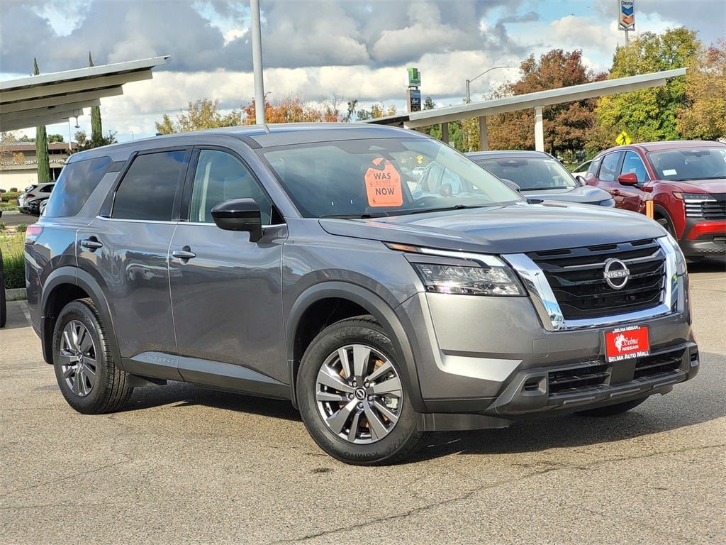 2025 Nissan Pathfinder S
