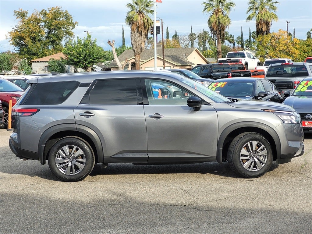 2025 Nissan Pathfinder S