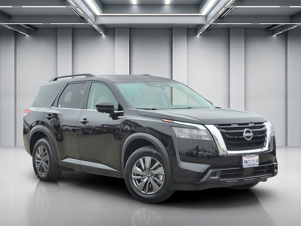 2024 Nissan Pathfinder SV