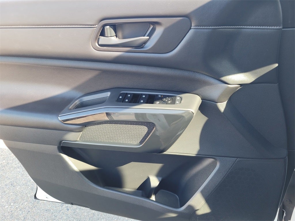 2023 Nissan Pathfinder SV