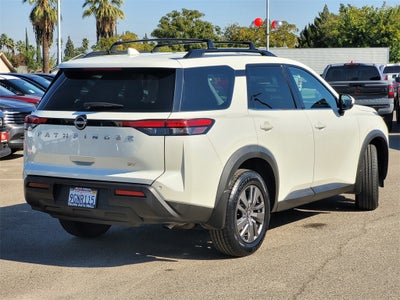 2023 Nissan Pathfinder SV