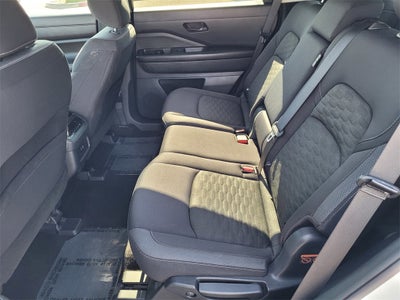 2023 Nissan Pathfinder SV