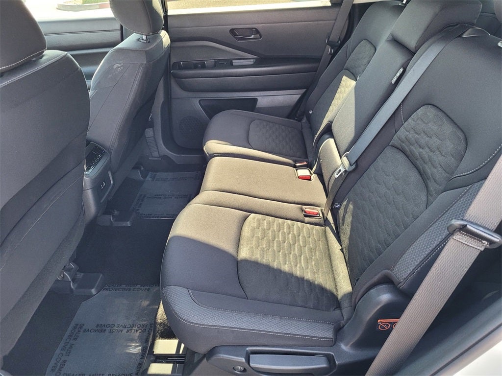 2023 Nissan Pathfinder SV