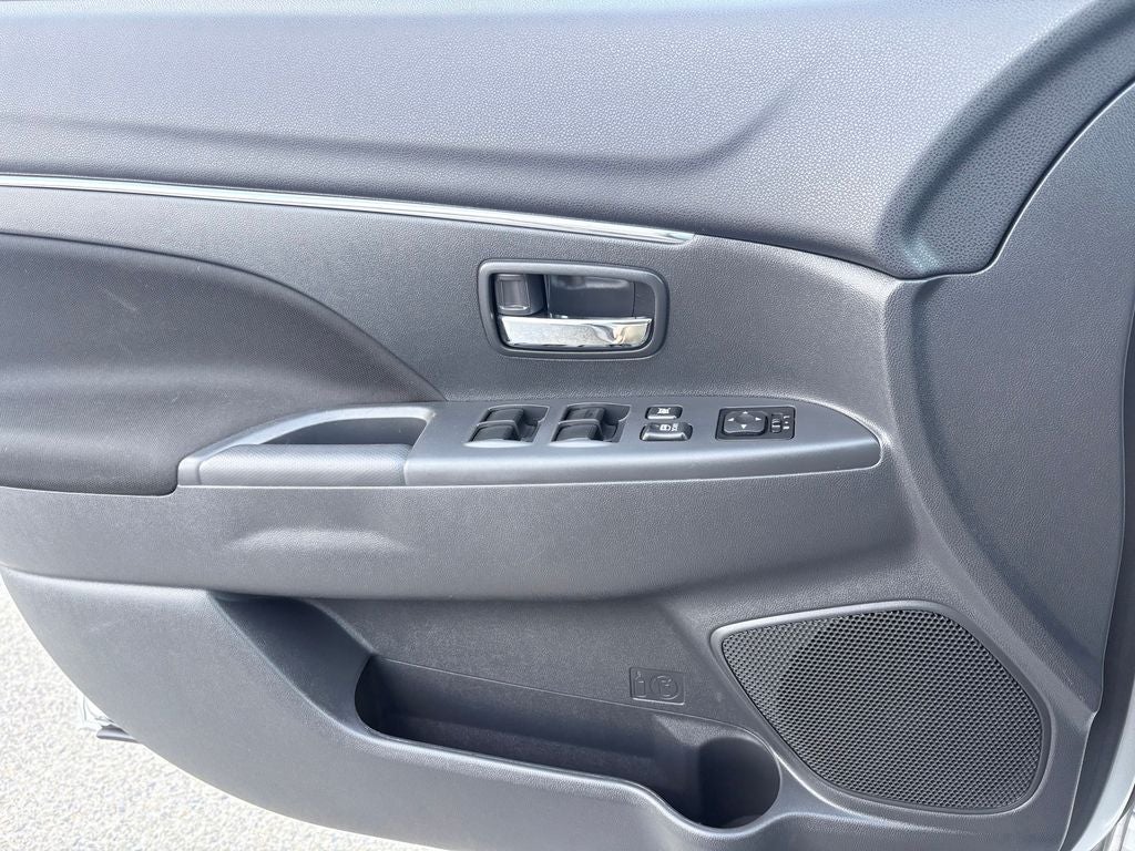 2025 Mitsubishi Outlander Sport 2.0 LE